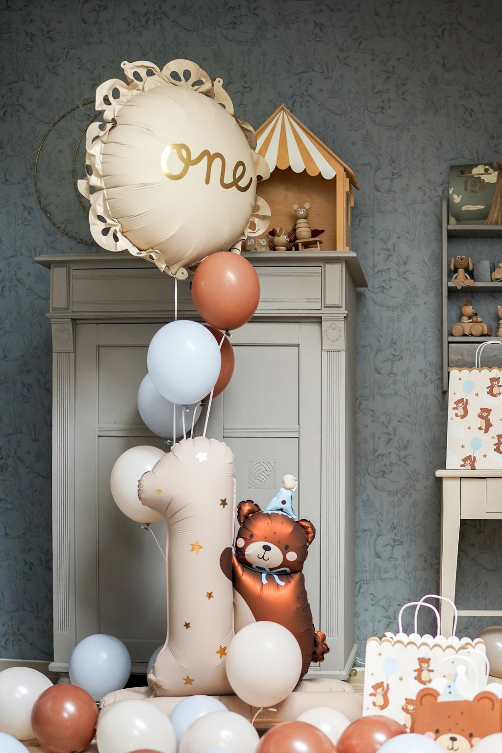 Foil Balloon “One” con Ruffle 51.5 cm