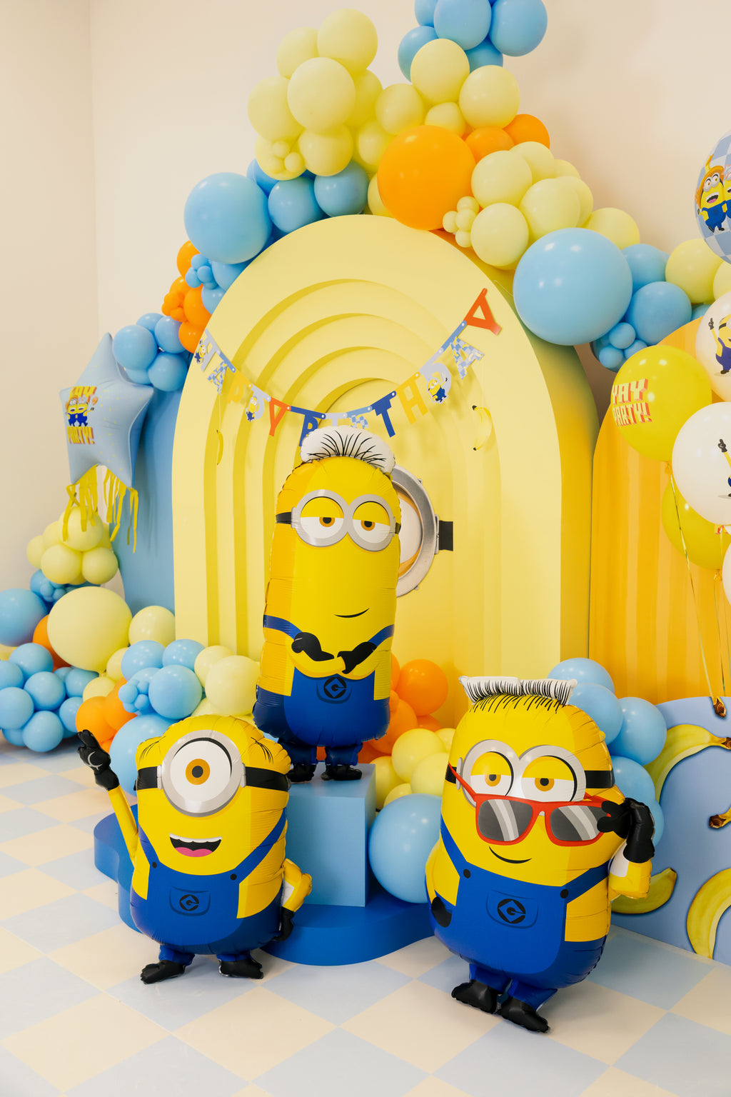 Foil Balloon Minion Mel, 72 × 64 cm