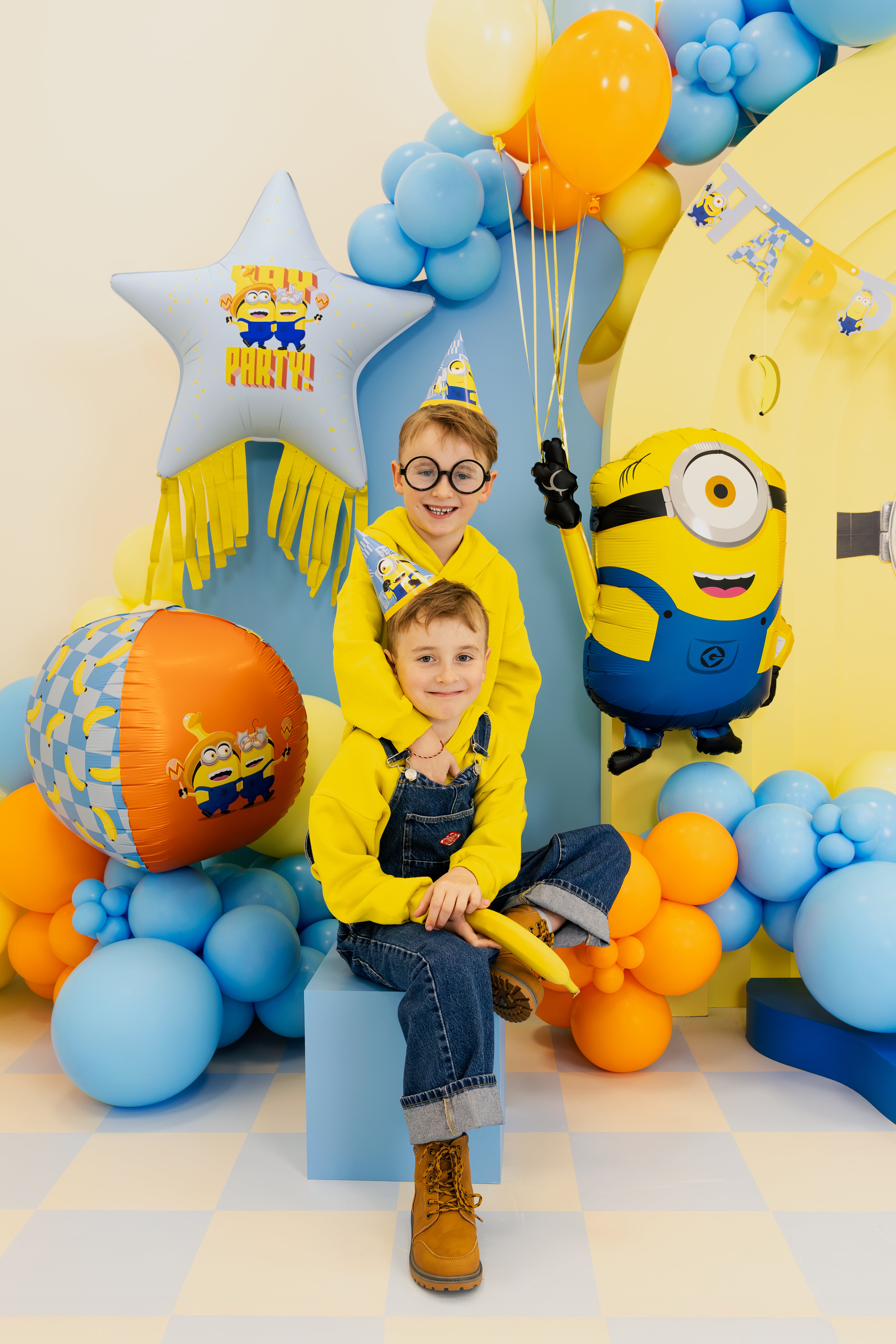 Foil Balloon Minion Mel, 72 × 64 cm
